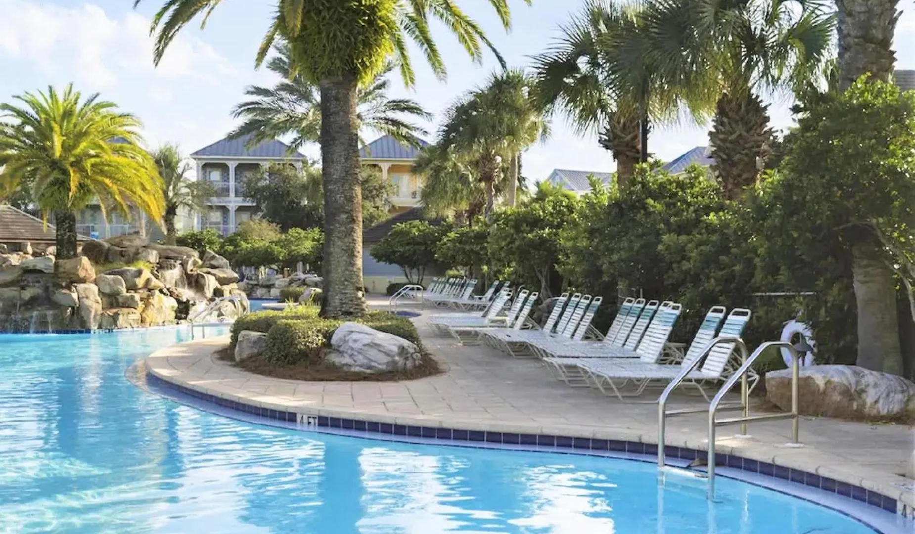 Kontakte von The Bluefin - Luxury Beach Home!